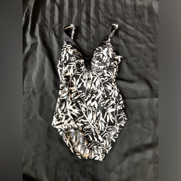 Vtg Black and White One Piece Swimsuit - Picture 2 of 13